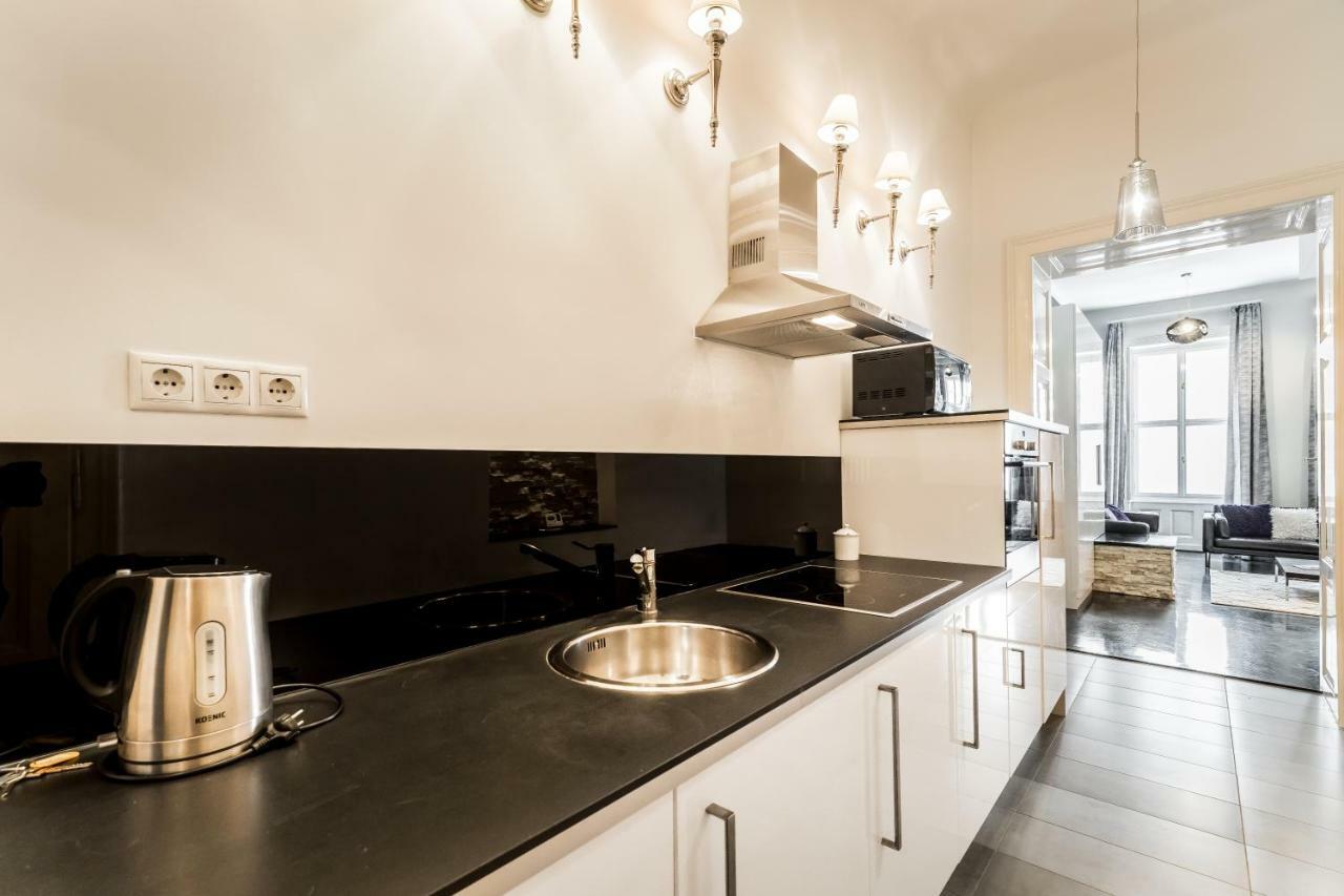 Bpr B&W Elegant Home Budapest Luaran gambar